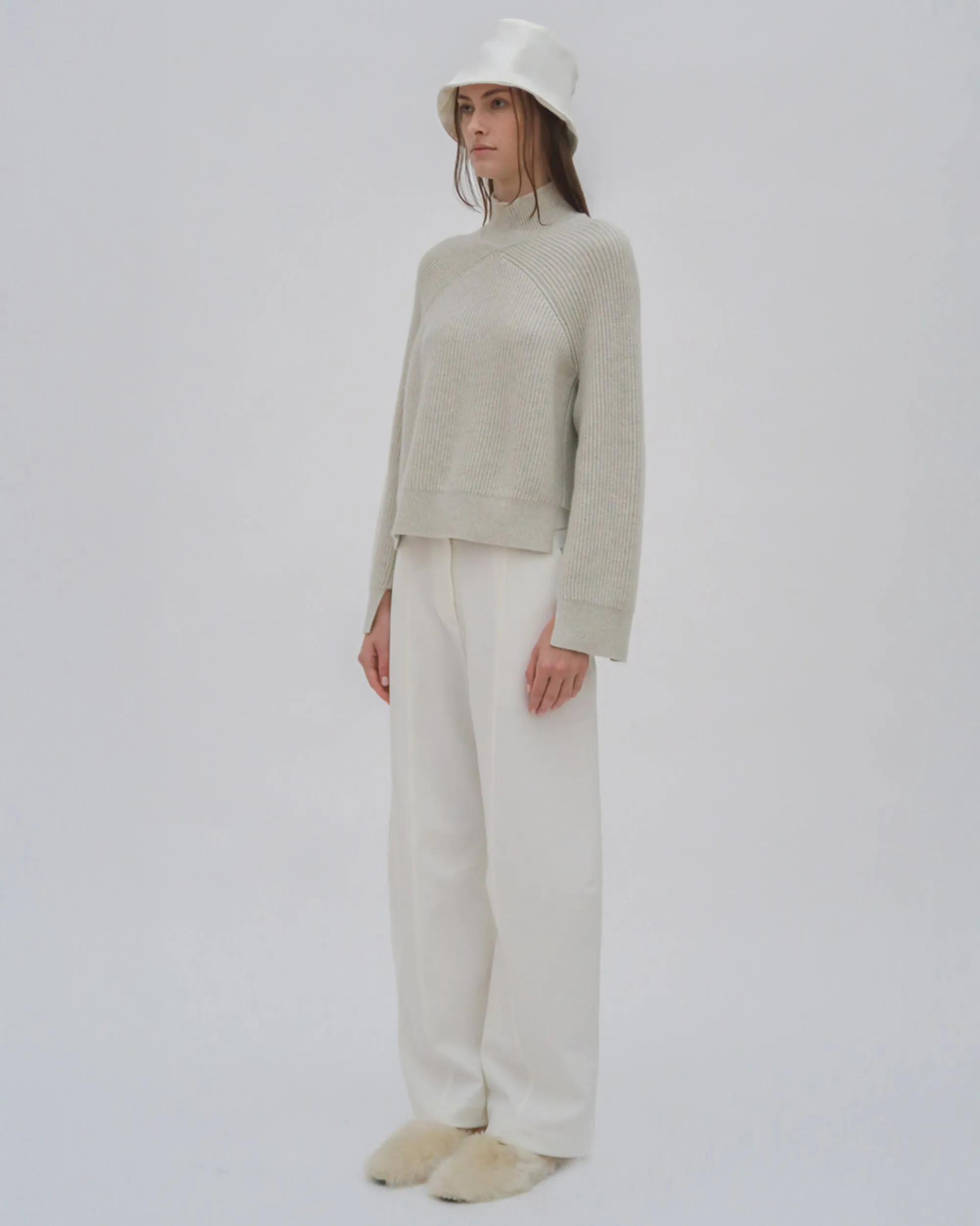 RIBBED PANELED TURTLENECK