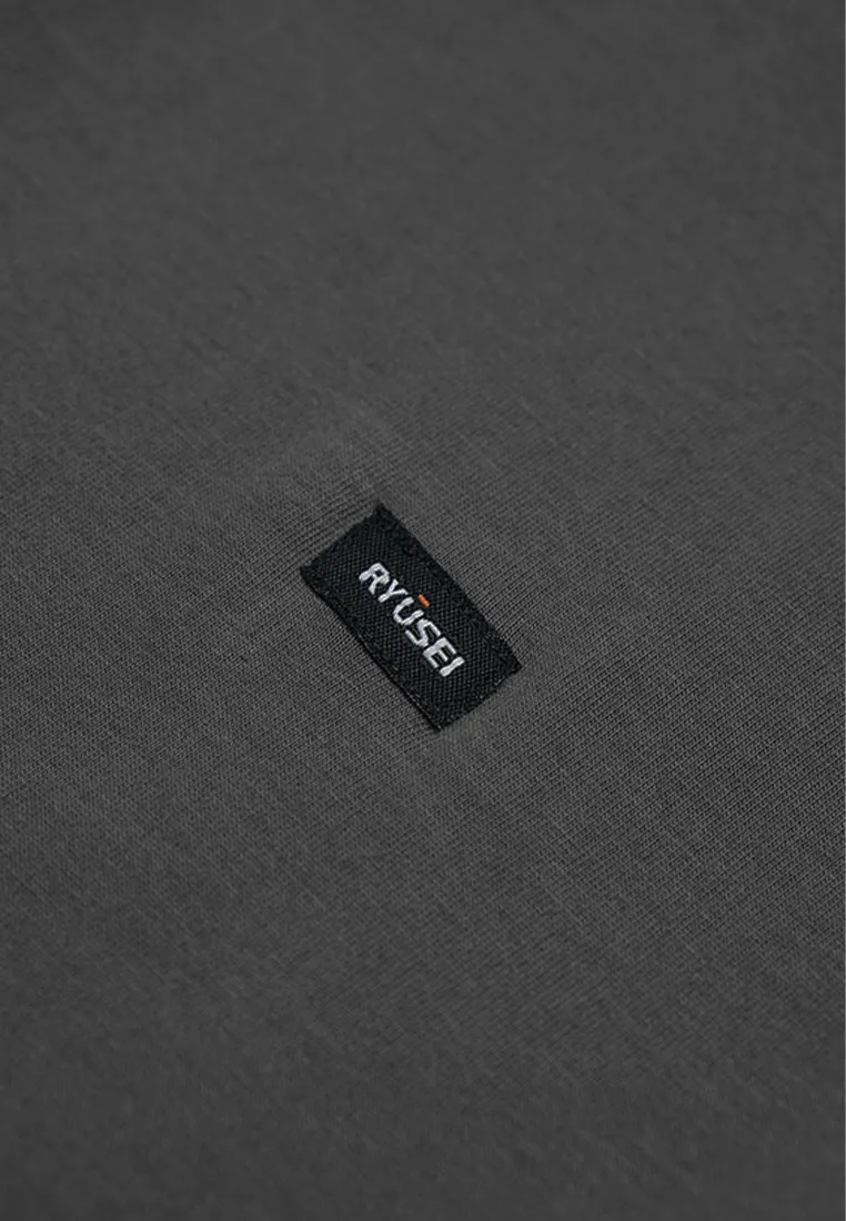 Ryusei Kaos Pria Takahiko Button Charcoal